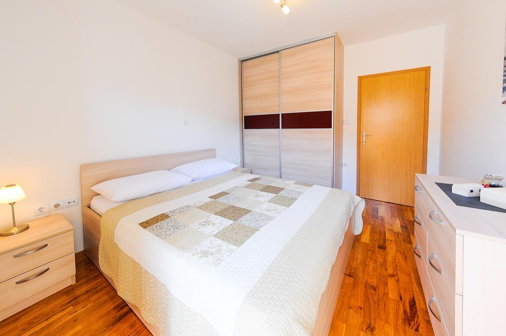 Apartments Rajic Split Pokoj fotografie